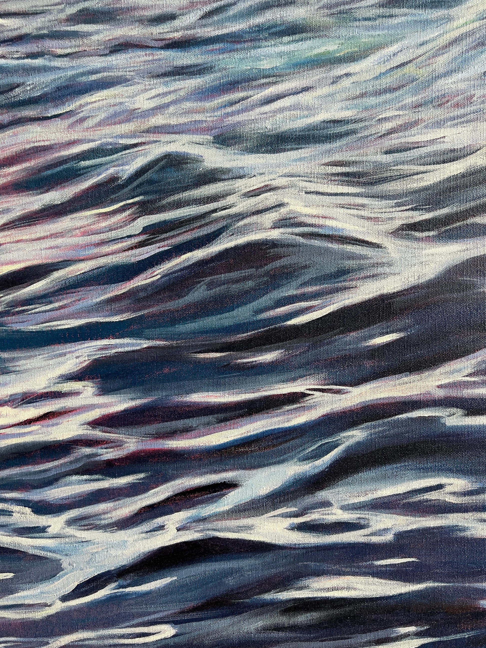 Abstract pattern with wavy lines in blue and white on a dark background